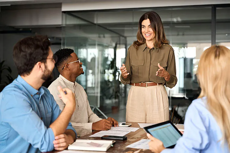 Equipo de trabajo reunido