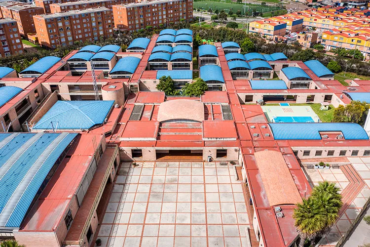 Vista aérea del interior del Colegio Chicalá