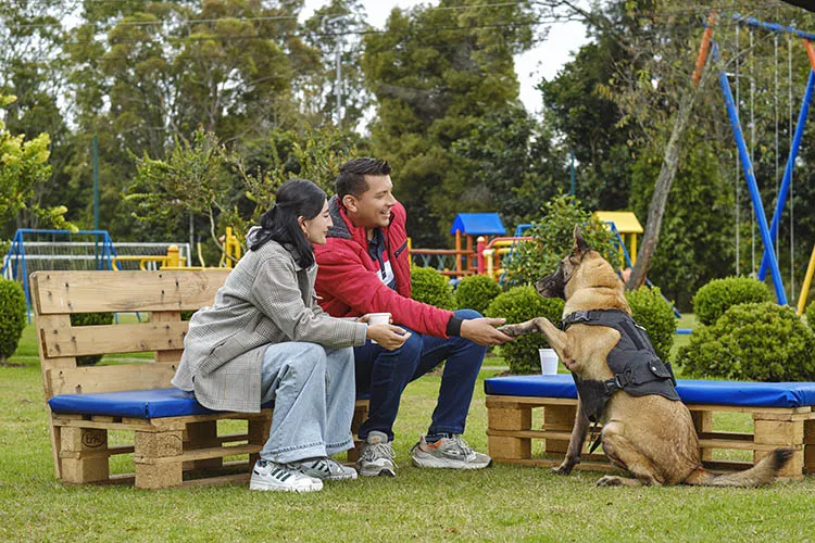 Pareja con su mascota