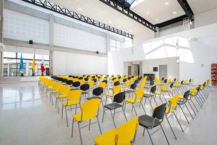 Salón de eventos del Colegio Maiporé