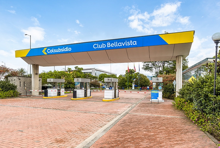 Entrada del Club Bellavista Colsubsidio