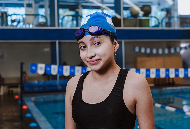 Mujer en clase de natación