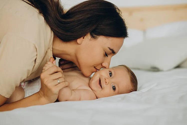 Bebé con su madre