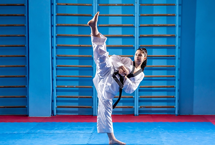 Niña en clase de karate