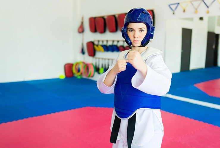 Niño en clase de karate