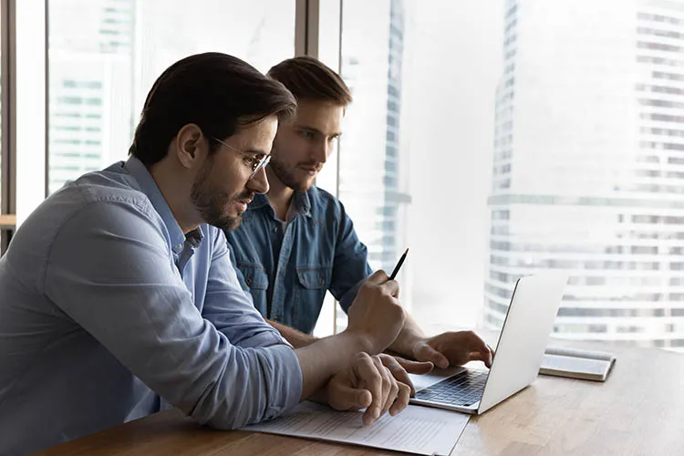 Personas trabajando