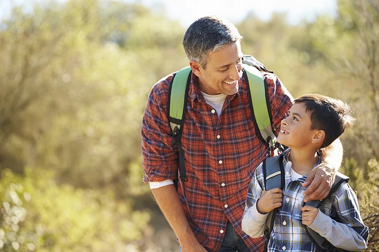 Padre e hijo disfruntando