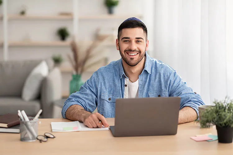 Hombre sonriendo