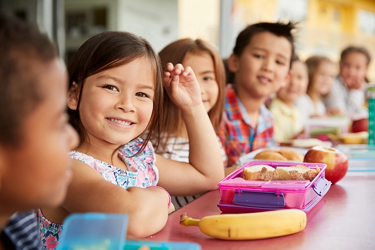 Niños con subsidio lonchera