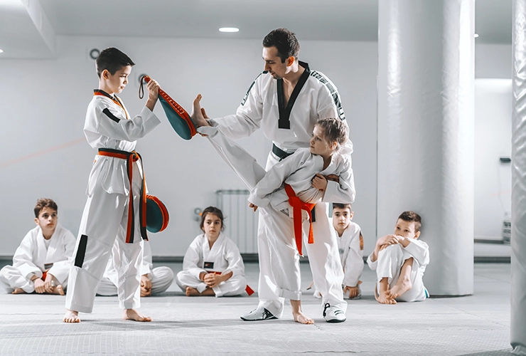 Niños haciendo Taekwondo Colsubsidio