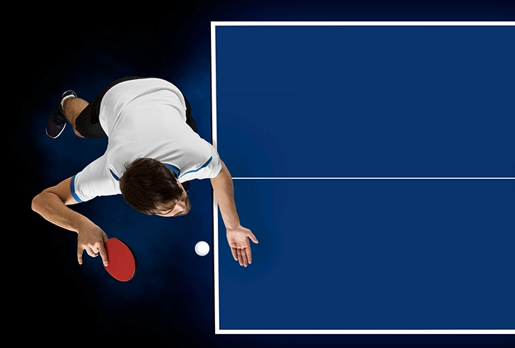 Persona Jugando tenis de mesa