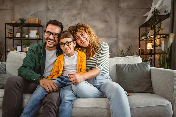 Familia sonriendo