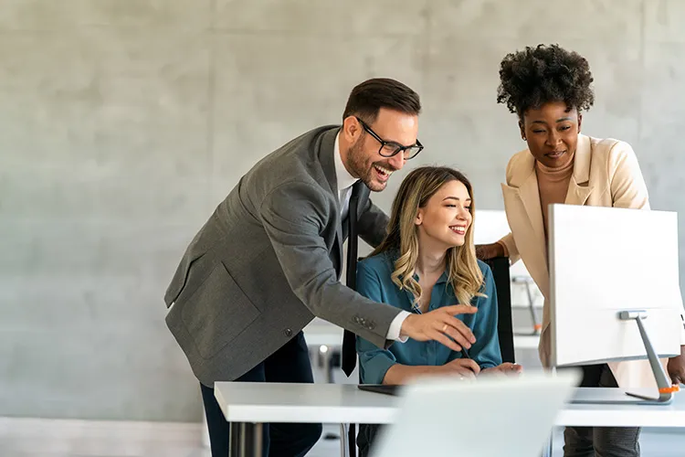 Personas trabajando