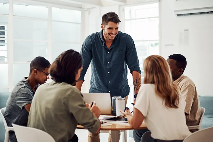 Personas trabajando