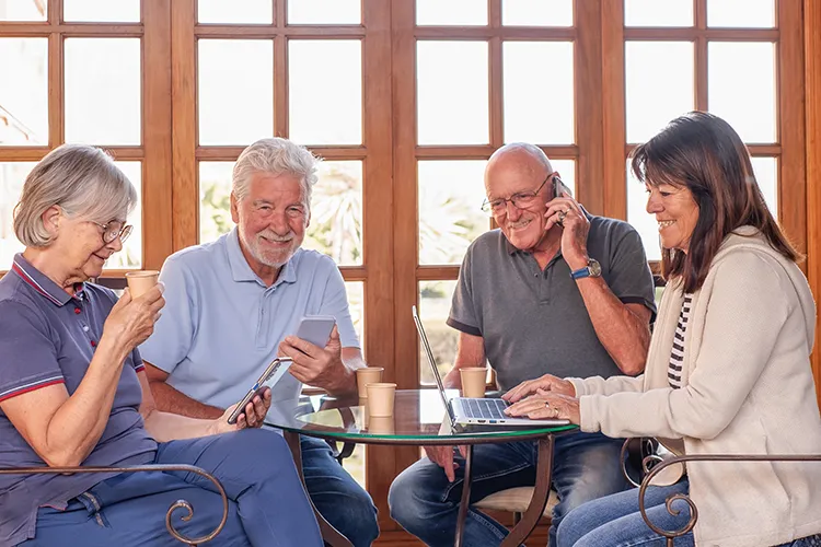 Grupo de personas de adultos mayores