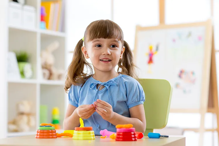 Niña jugando