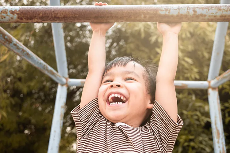 Niño jugando