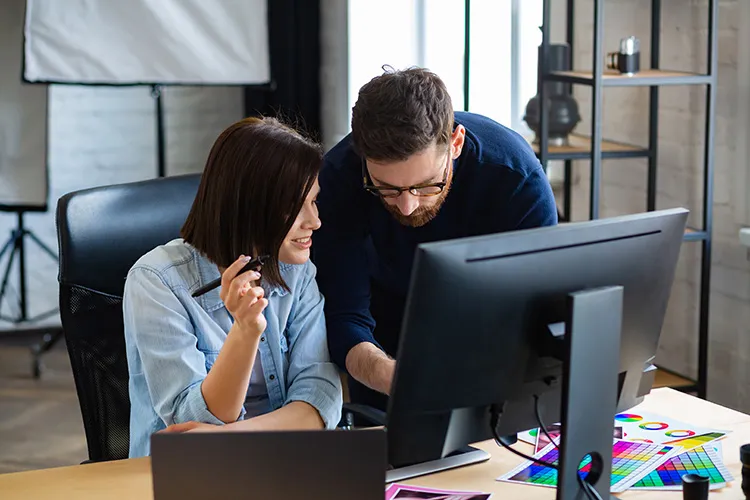 Personas trabajando