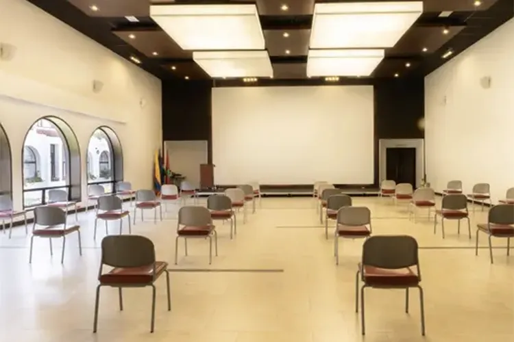 Salón de reuniones El Cubo