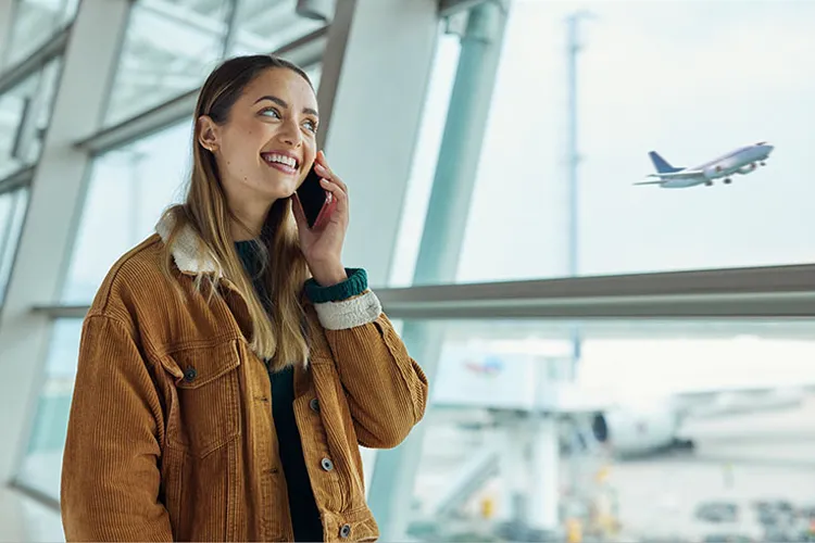 Mujer en el aeropuerto