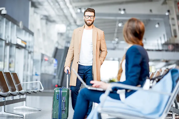 Hombre en viaje de trabajo