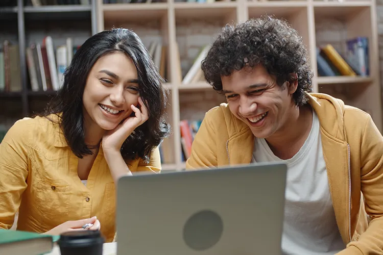 Personas frente al computador