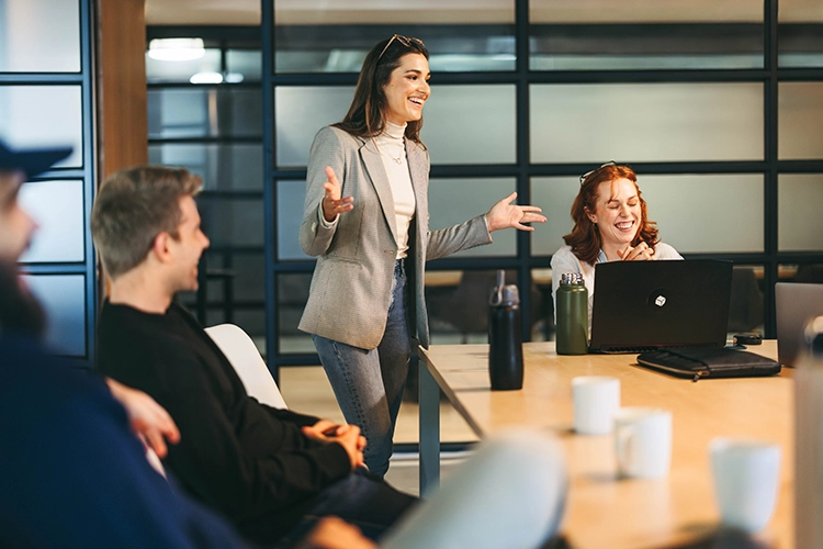 Equipo de trabajo sonriendo