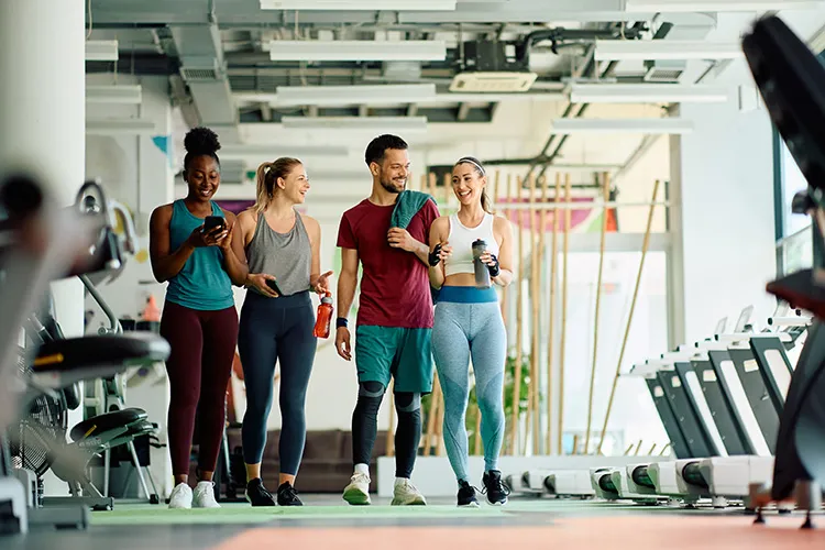 Personas en el gimnasio