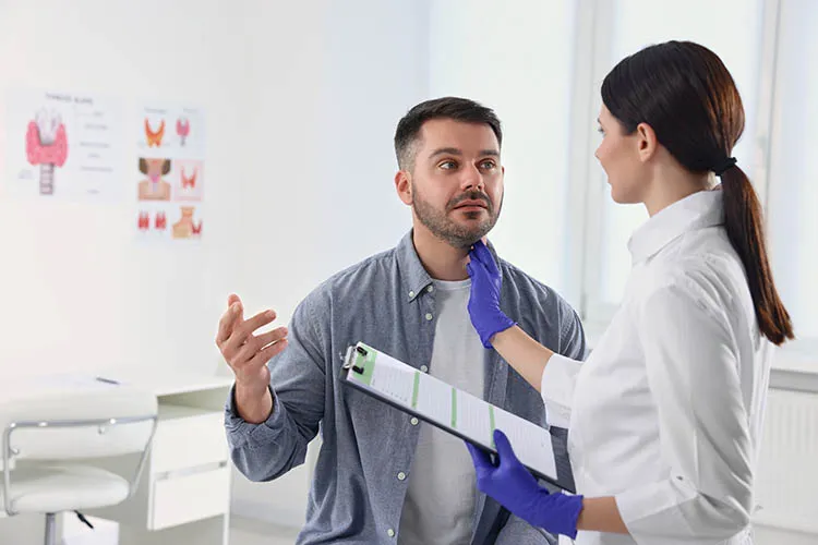 Hombre en consulta medica