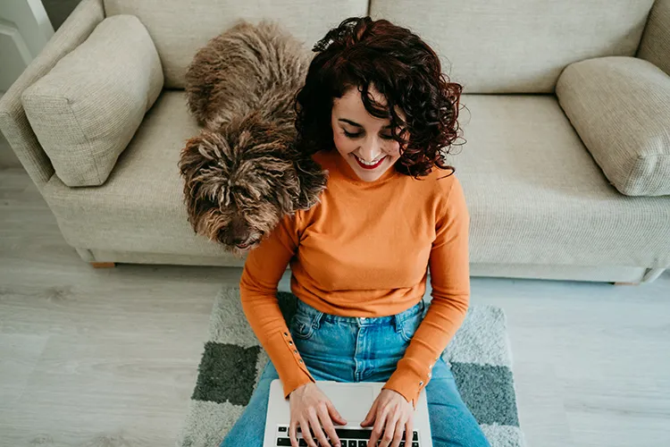 Mujer con su mascota