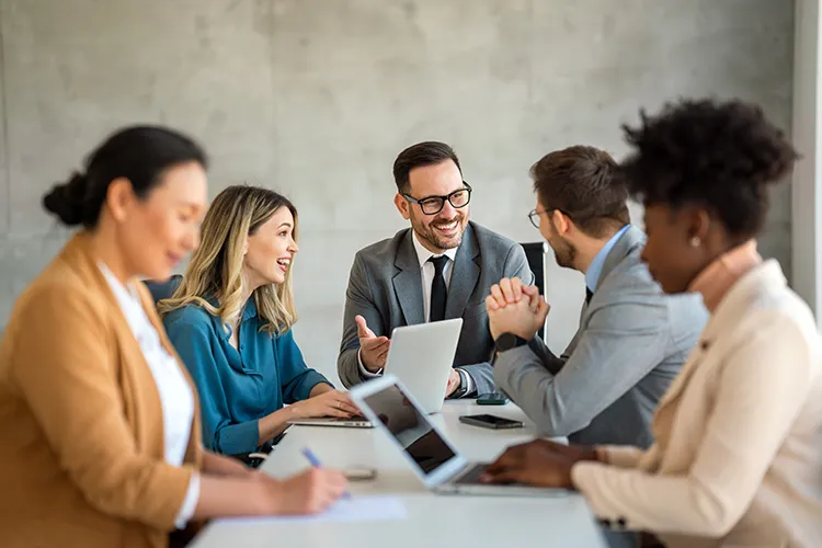 Personas trabajando