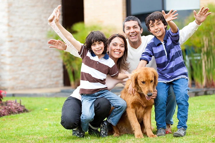 familia sonriendo 