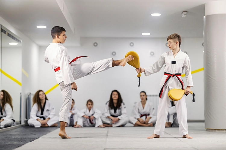 Niños principiantes en Taekwondo.