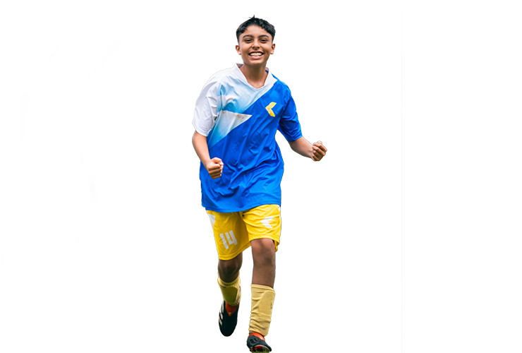 Niño feliz haciendo deporte