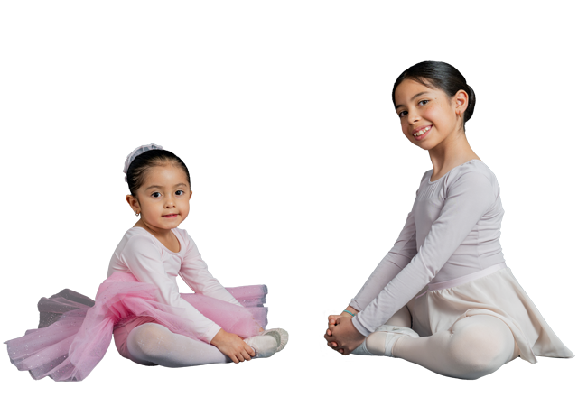 Dos niñas de la escuela de formación artística de ballet de Colsubsidio, sentadas en el suelo.