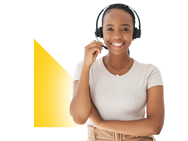 Trabajadora de crédito Colsubsidio, atendiendo el teléfono