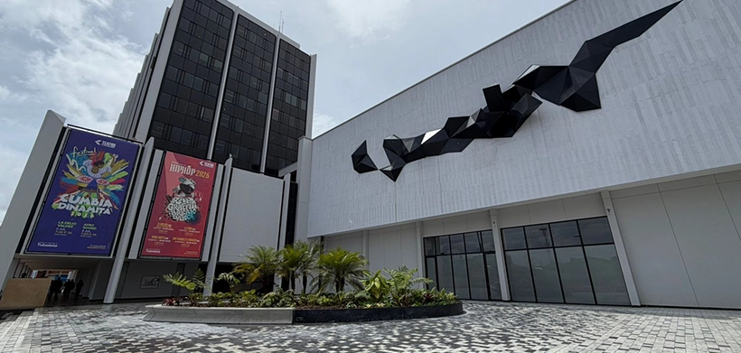 Panorámica muestra plazoleta renovada de la Calle 26 de Colsubsidio