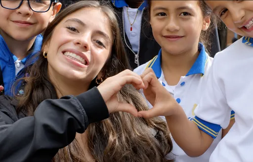 Estudiantes de grado once del Colegio Colsubsidio Ciudadela, capítulo El cole que piensa en mi futuro de la serie El Cole de mi Corazón