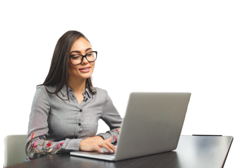 Trabajador afiliado a Colsubsidio se capacita sin costo en modalidad virtual.