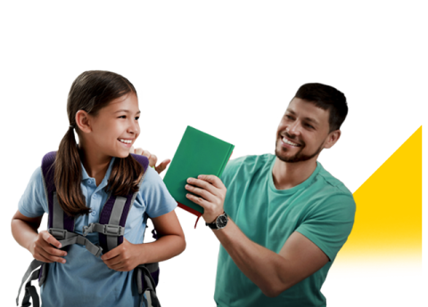 Papá alistando la maleta de su hija, educación colsubsidio