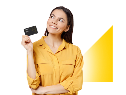 Mujer sosteniendo la Tarjea de Afiliación de Colsubsidio